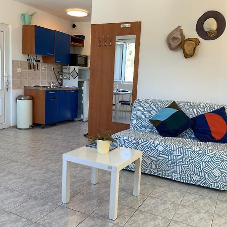 Solenta - Sunny & Bright Apartment Near Beach W Self Checkin Nečujam Zewnętrze zdjęcie